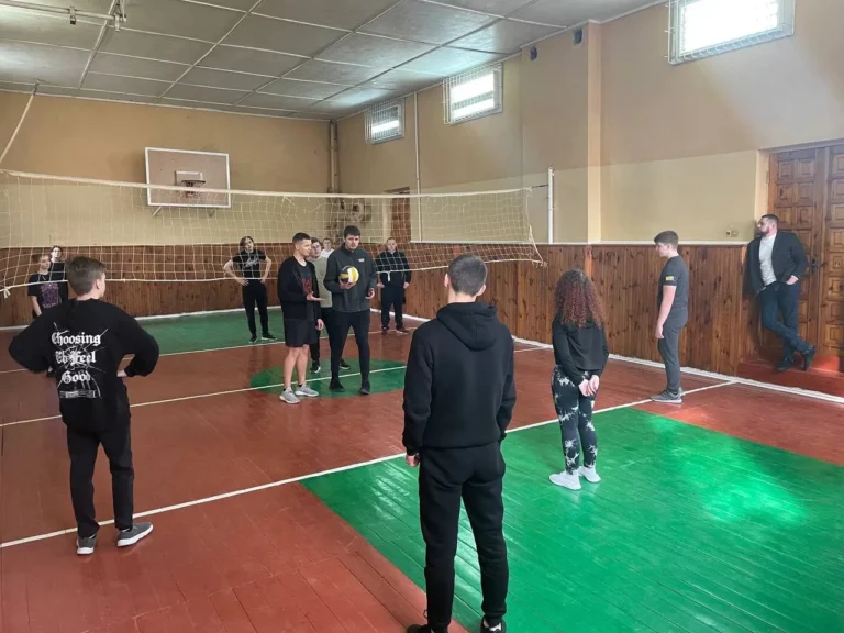 Відкритий урок Свінтозельський фізкультура