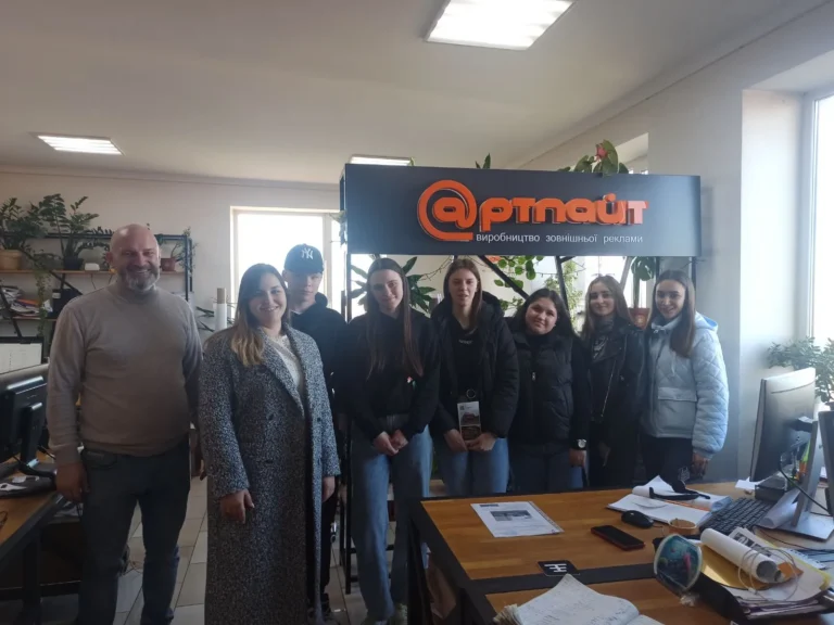 Екскурсія до рекламно-виробничої компанії «Артлайт»