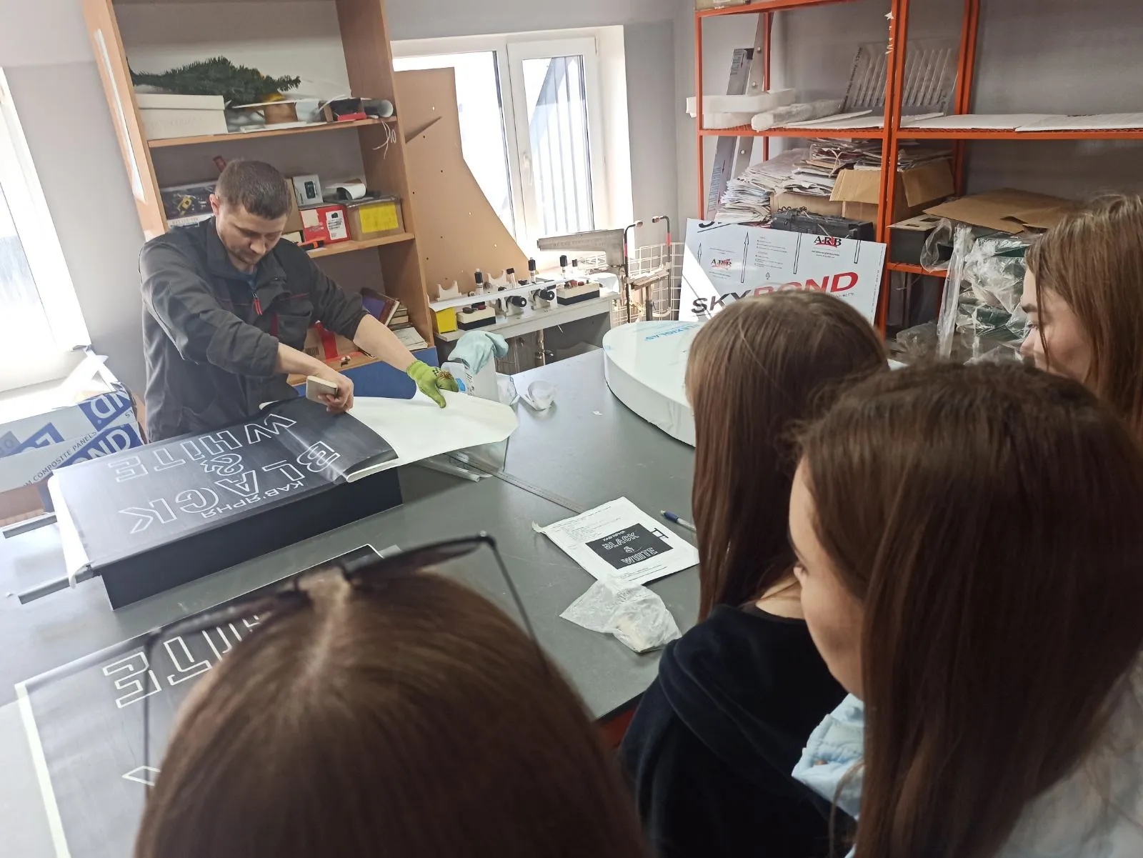 Екскурсія до рекламно-виробничої компанії «Артлайт»