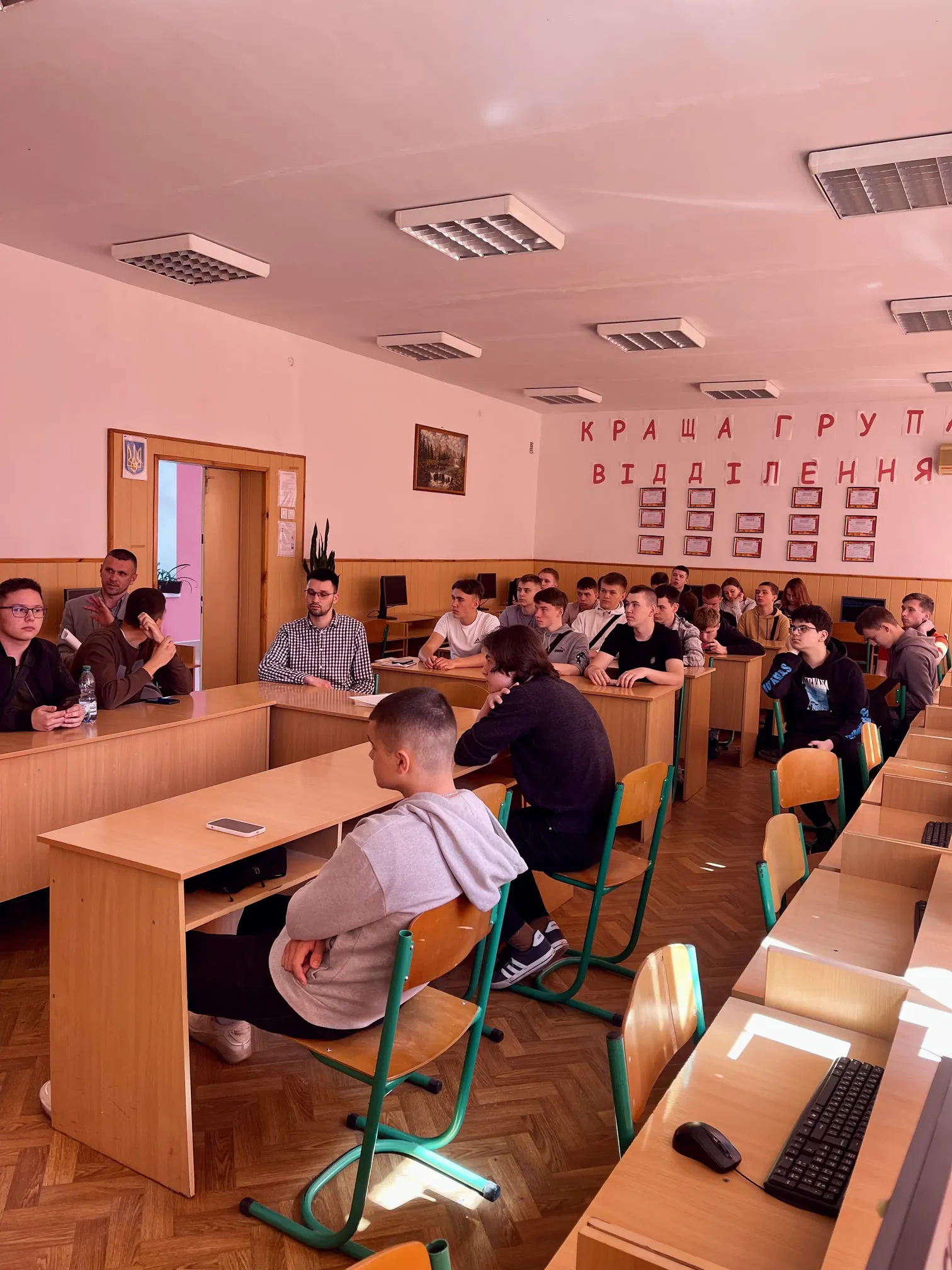 круглий стіл