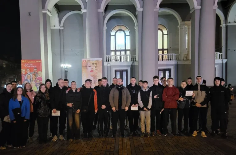 театр тіні предків