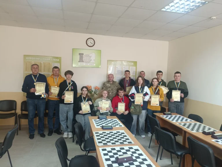 Вітаємо срібних призерів змагань з шашок