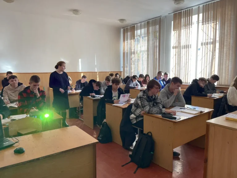 Струм у різних середовищах