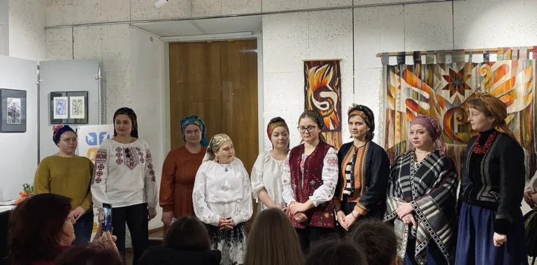 Захід укрїнська хустка